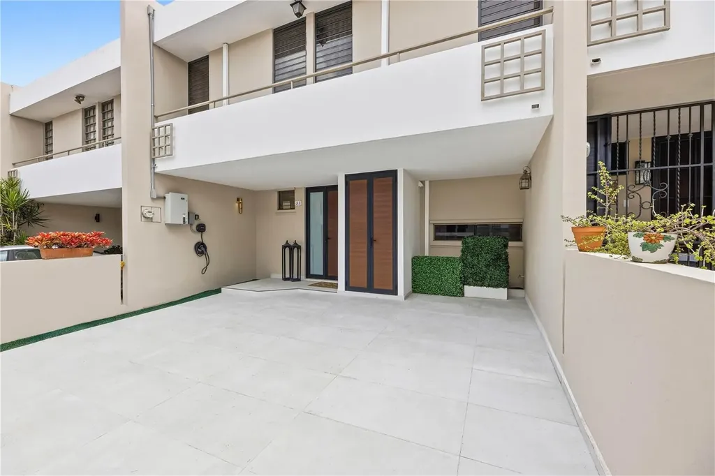 33 Zuania Street Guaynabo PR 00966