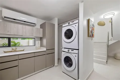 33 Zuania Street Guaynabo PR 00966