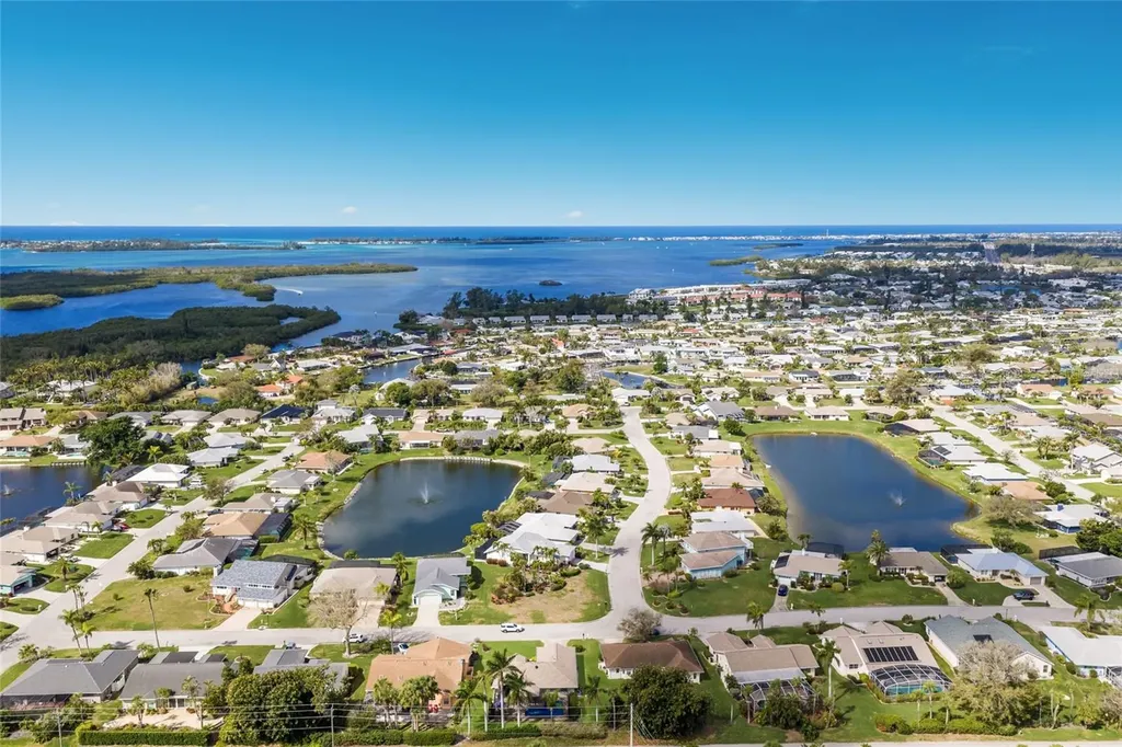 5107 86th Street Court W Bradenton FL 34210