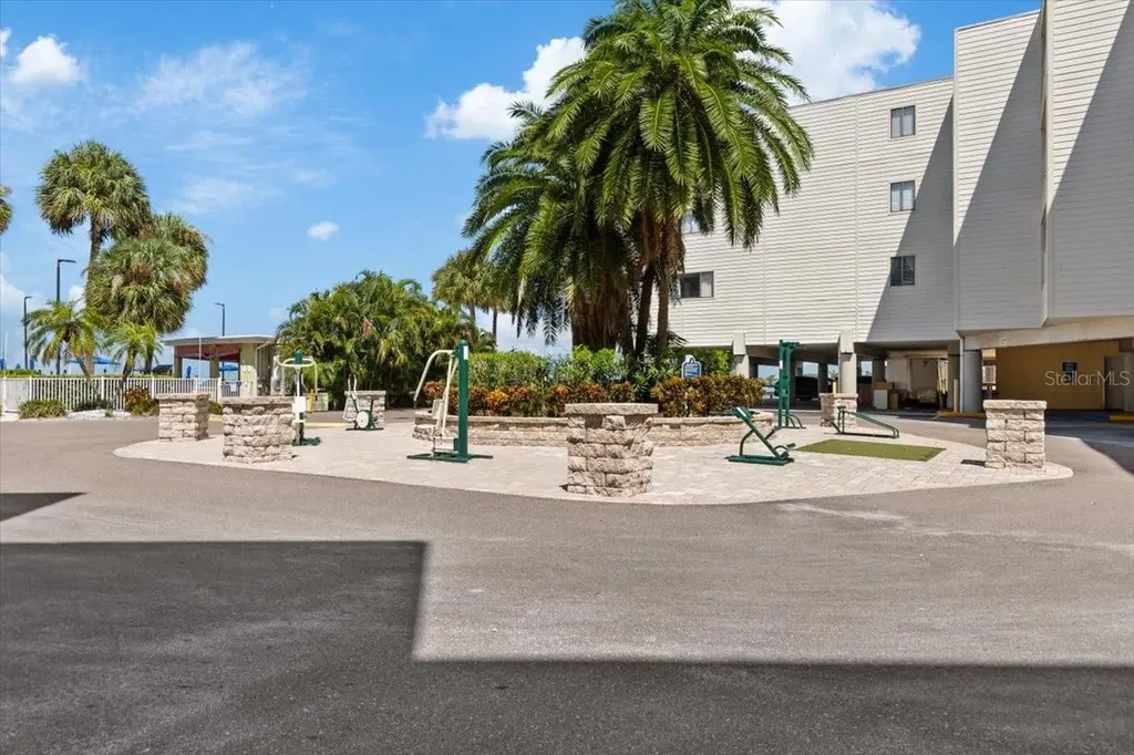 2506 N Rocky Point Drive Tampa FL 33607