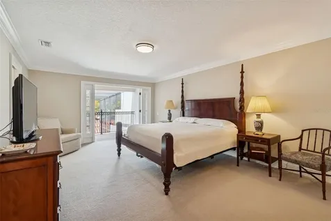 4951 Bayshore Boulevard Tampa FL 33611
