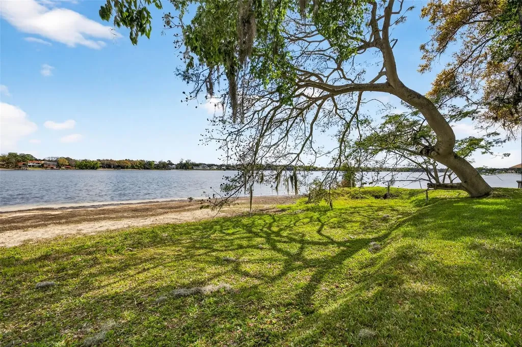 12010 Hardaman Place Tampa FL 33618