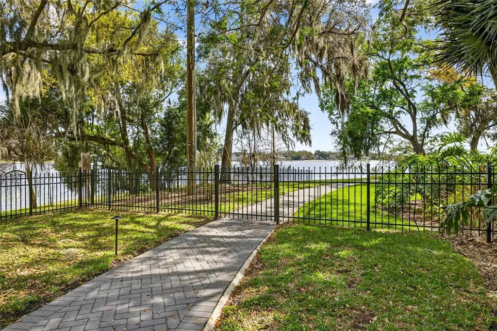 12010 Hardaman Place Tampa FL 33618
