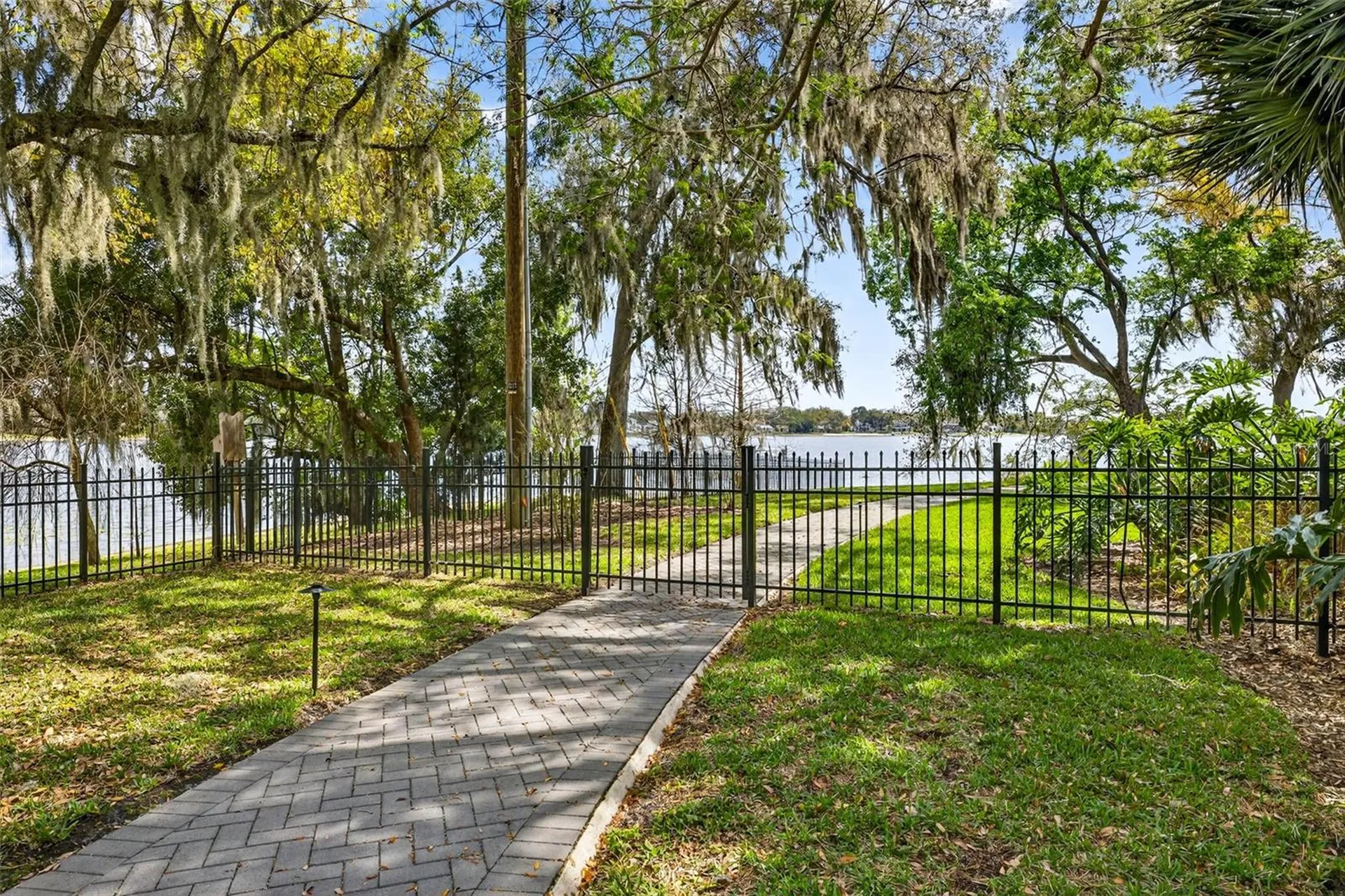 12010 Hardaman Place Tampa FL 33618