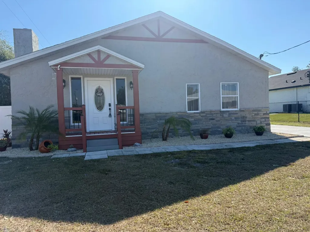 208 Center Street Auburndale FL 33823