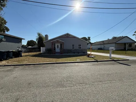 208 Center Street Auburndale FL 33823