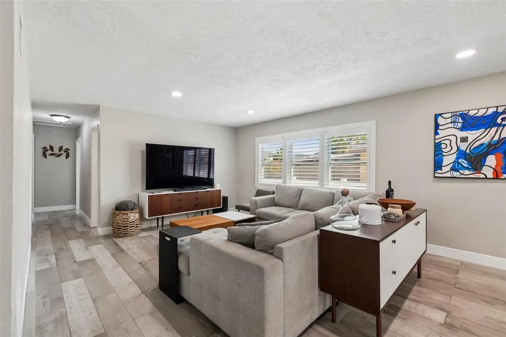 4611 W Paxton Avenue Tampa FL 33611