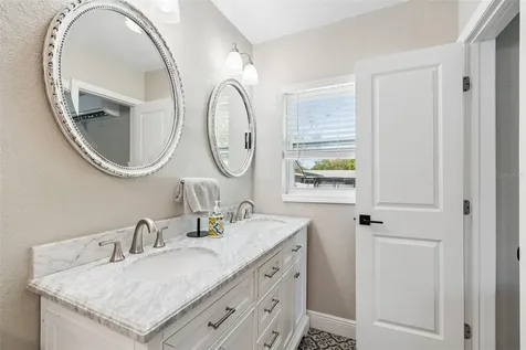 4611 W Paxton Avenue Tampa FL 33611