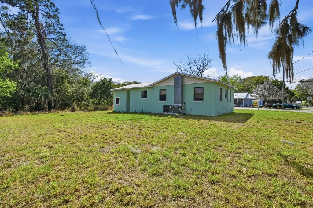 2627 Myrtle Avenue Mims FL 32754