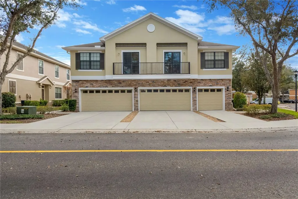 16505 Kingletridge Avenue Lithia FL 33547