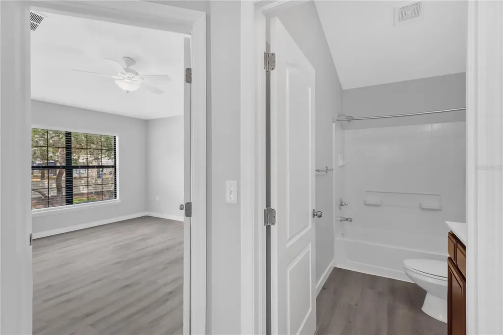16505 Kingletridge Avenue Lithia FL 33547