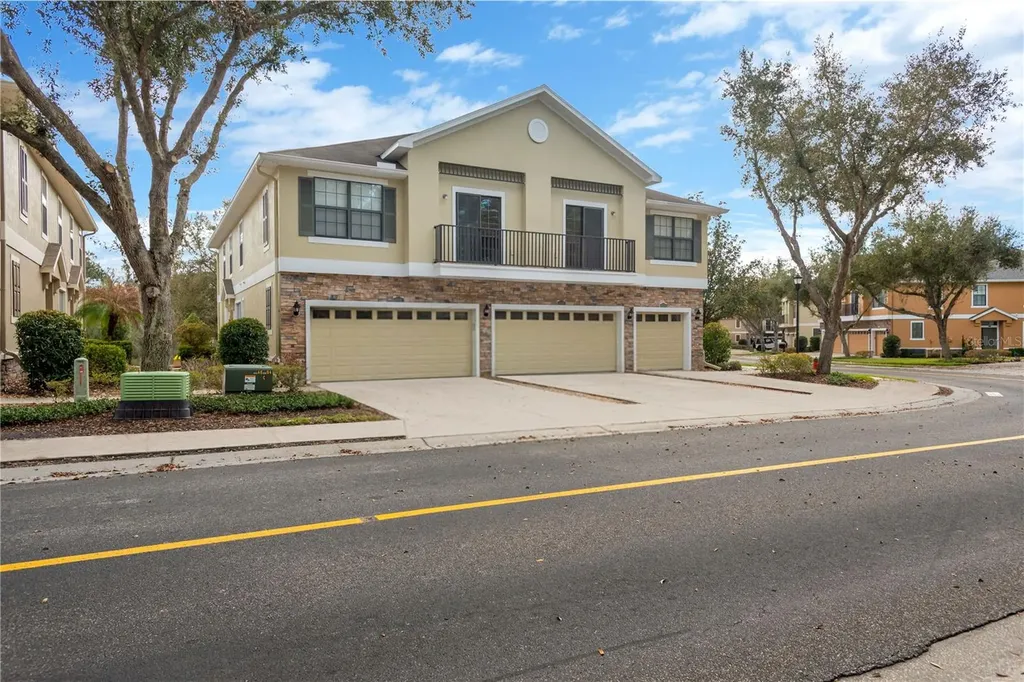 16505 Kingletridge Avenue Lithia FL 33547