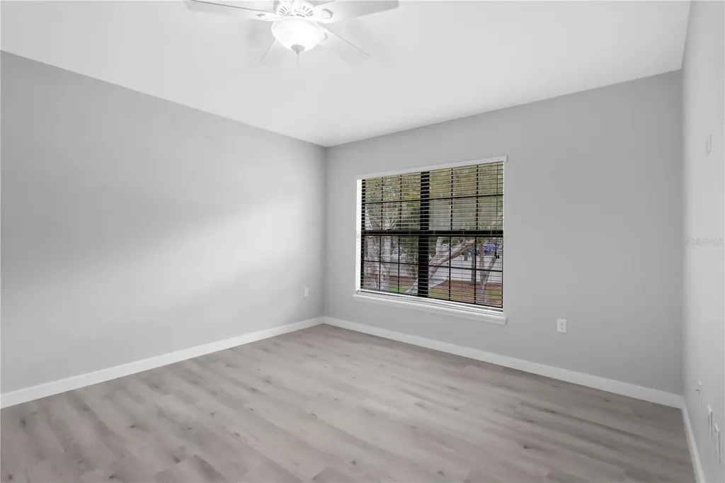16505 Kingletridge Avenue Lithia FL 33547