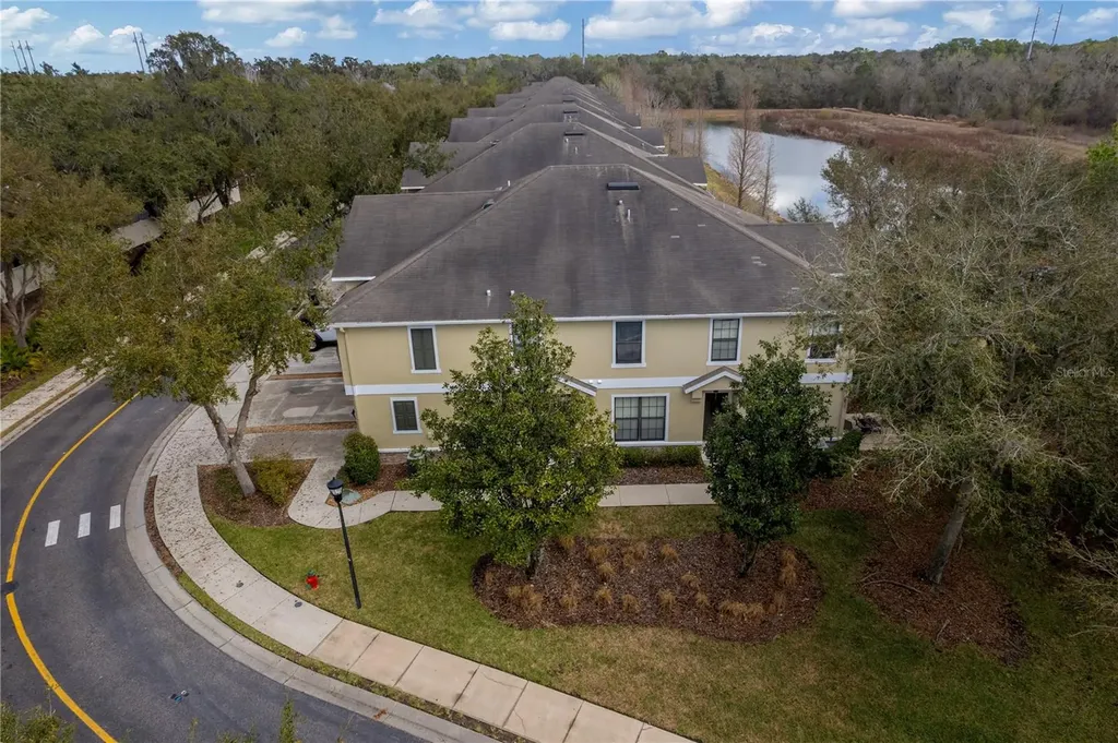 16505 Kingletridge Avenue Lithia FL 33547