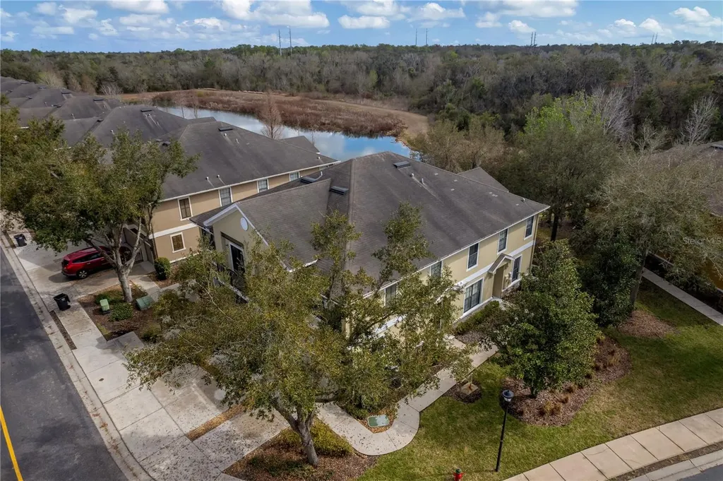 16505 Kingletridge Avenue Lithia FL 33547