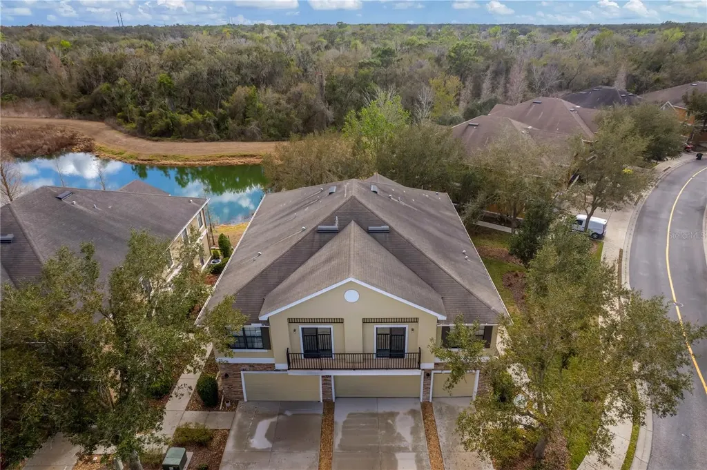 16505 Kingletridge Avenue Lithia FL 33547