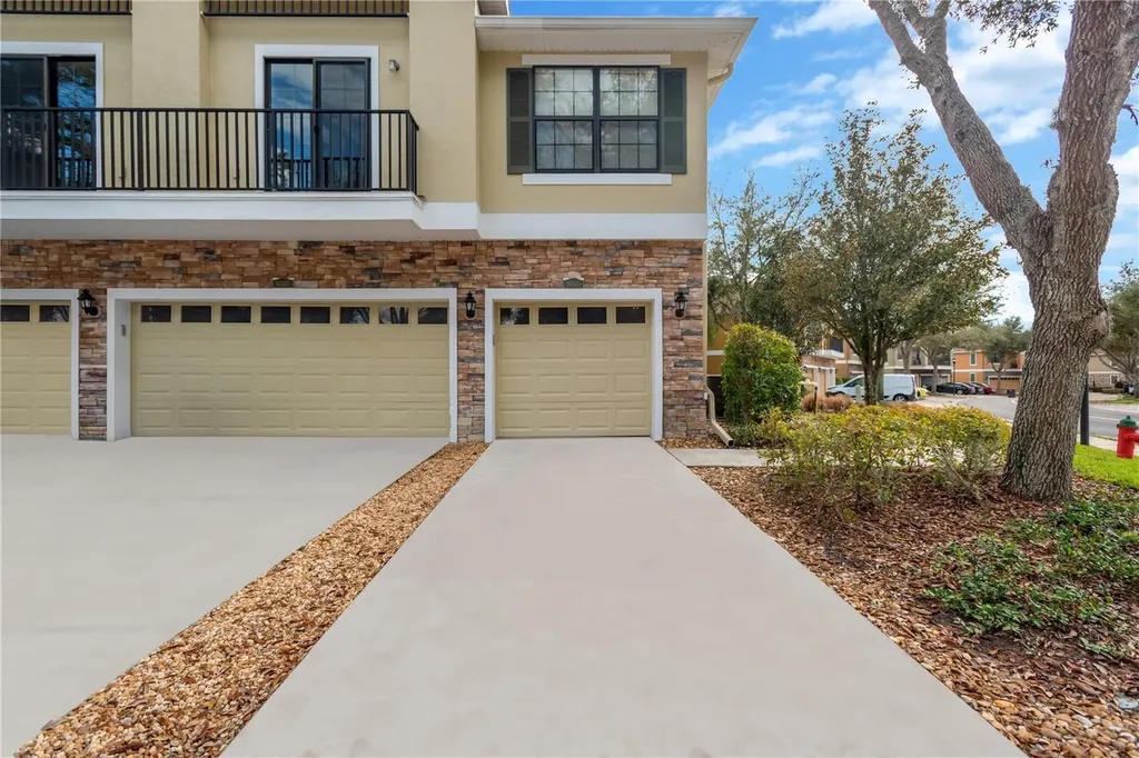 16505 Kingletridge Avenue Lithia FL 33547