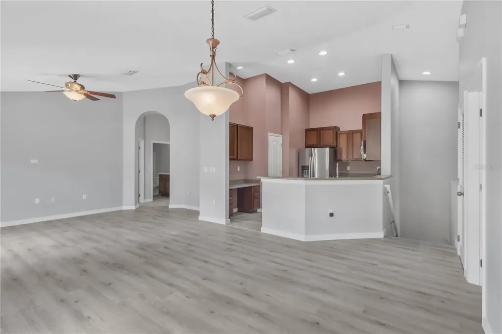 16505 Kingletridge Avenue Lithia FL 33547