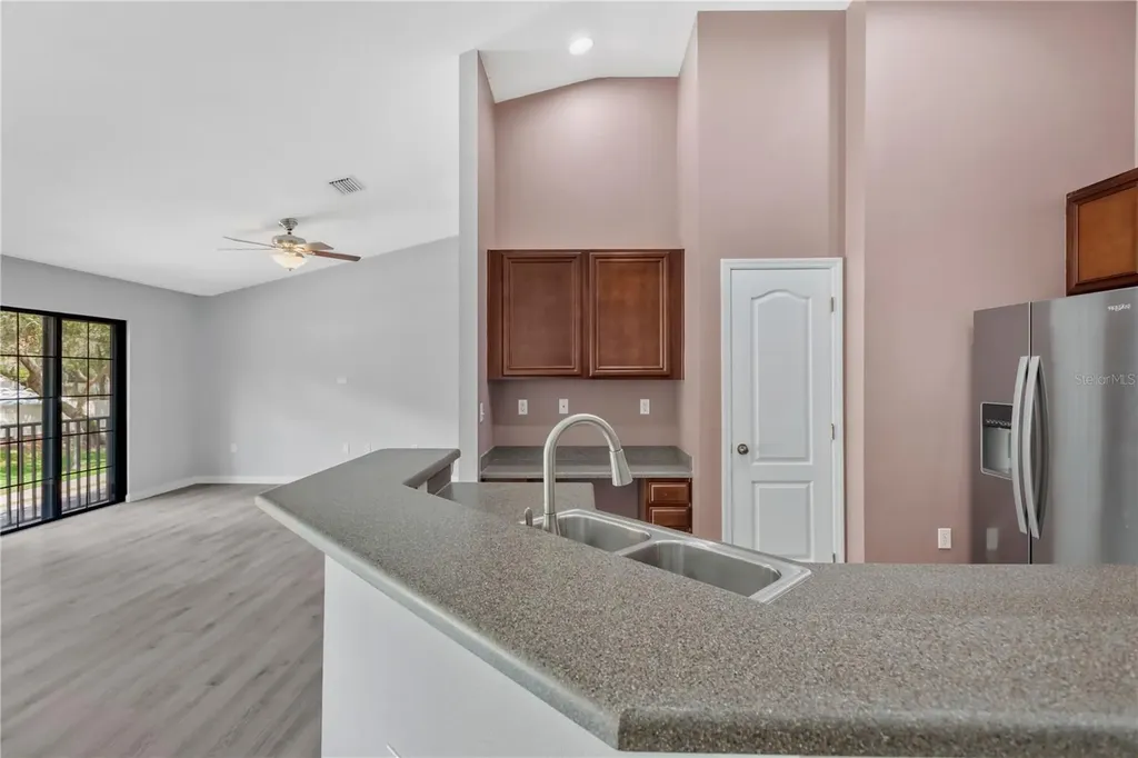 16505 Kingletridge Avenue Lithia FL 33547