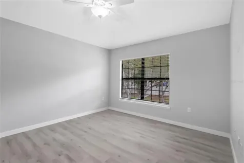 16505 Kingletridge Avenue Lithia FL 33547
