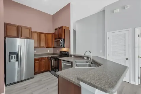 16505 Kingletridge Avenue Lithia FL 33547