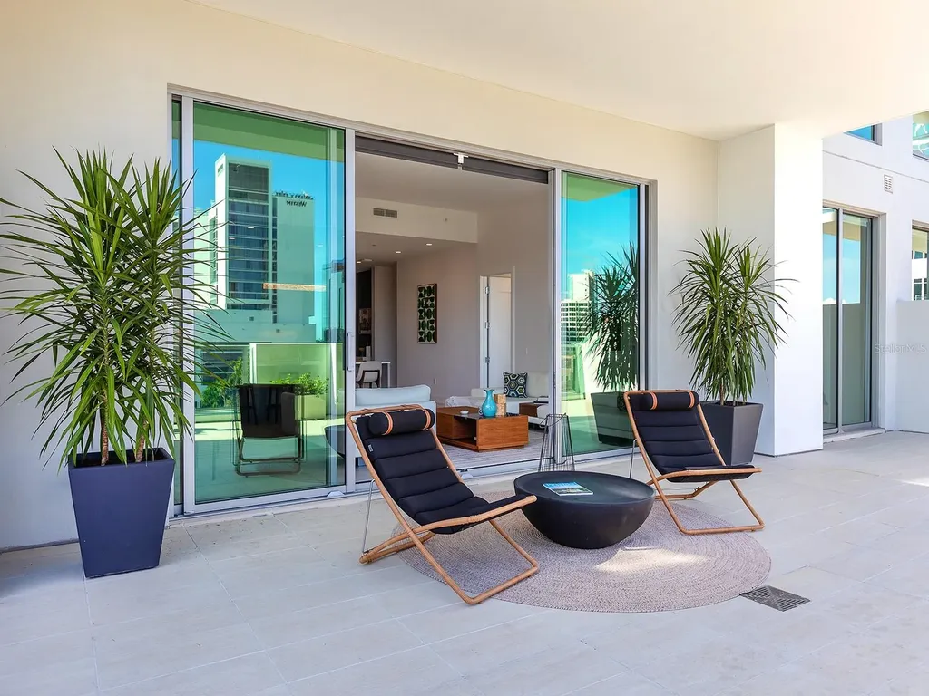 301 Quay Commons Sarasota FL 34236