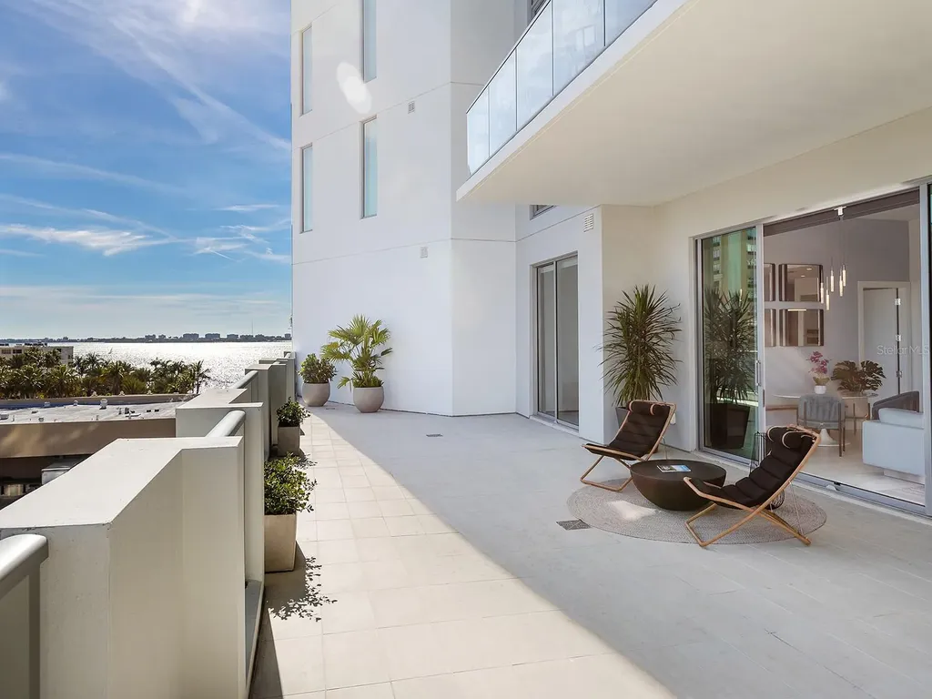 301 Quay Commons Sarasota FL 34236