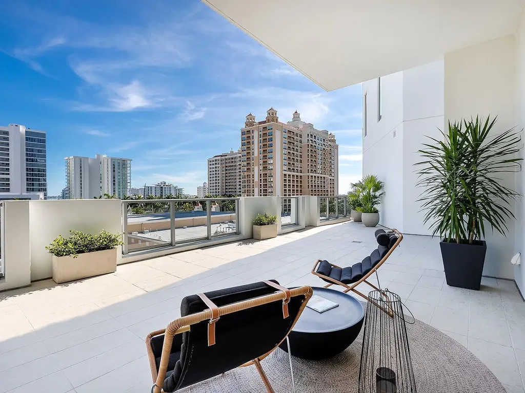 301 Quay Commons Sarasota FL 34236