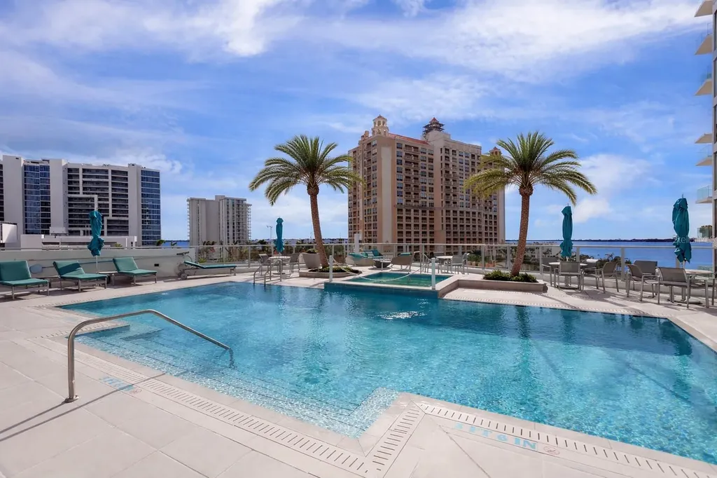 301 Quay Commons Sarasota FL 34236