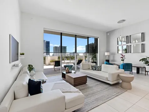 301 Quay Commons Sarasota FL 34236