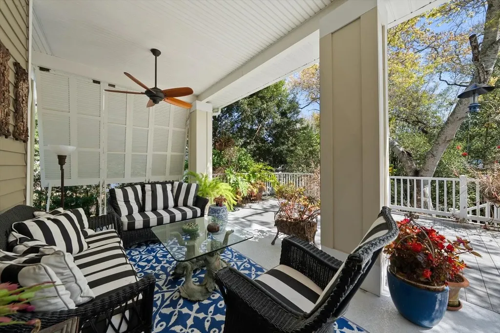 707 Lansden Court Tarpon Springs FL 34689