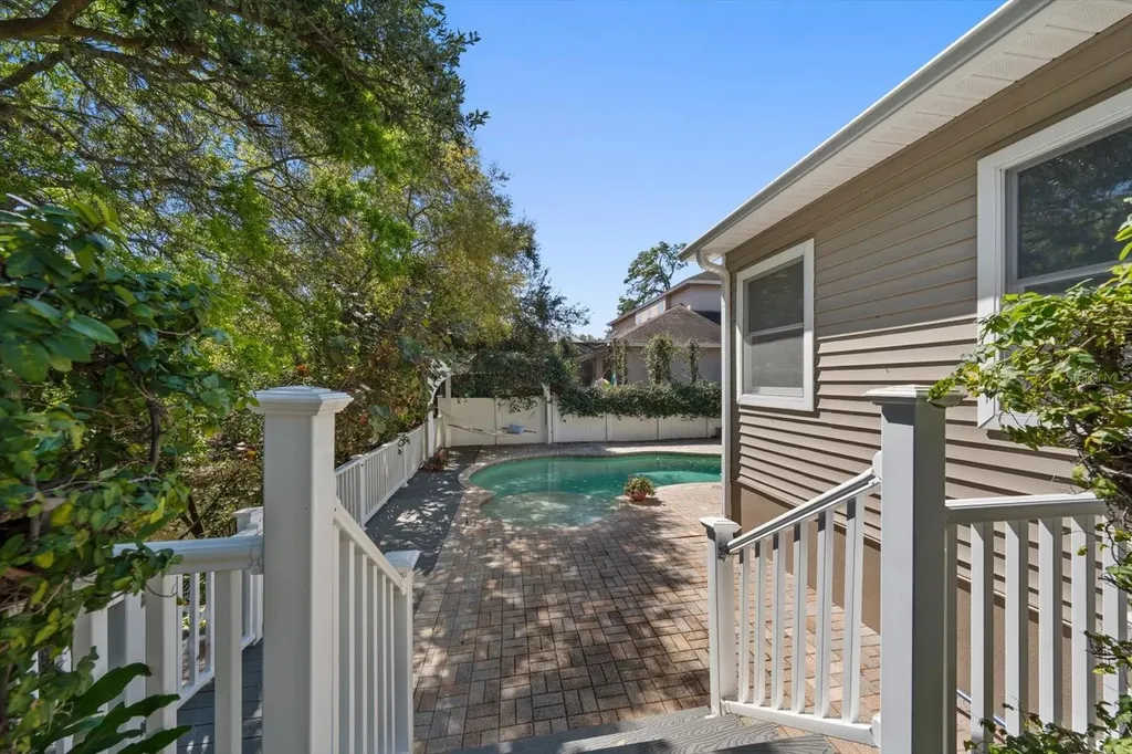 707 Lansden Court Tarpon Springs FL 34689