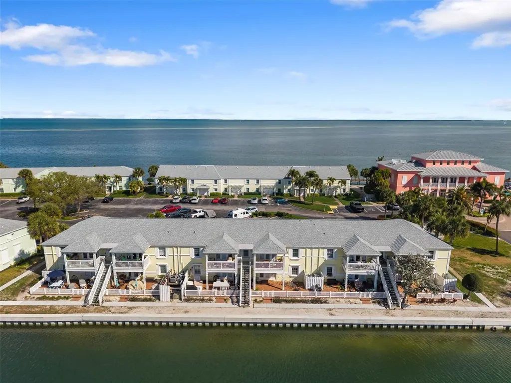 4911 Coquina Key Drive SE St Petersburg FL 33705