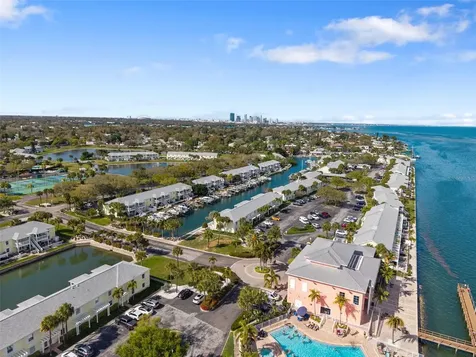 4911 Coquina Key Drive SE St Petersburg FL 33705