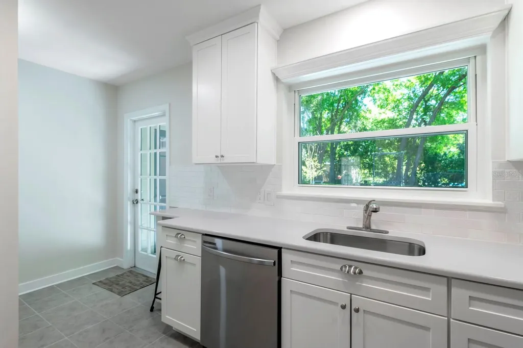 1210 N Donnelly Street Mount Dora FL 32757