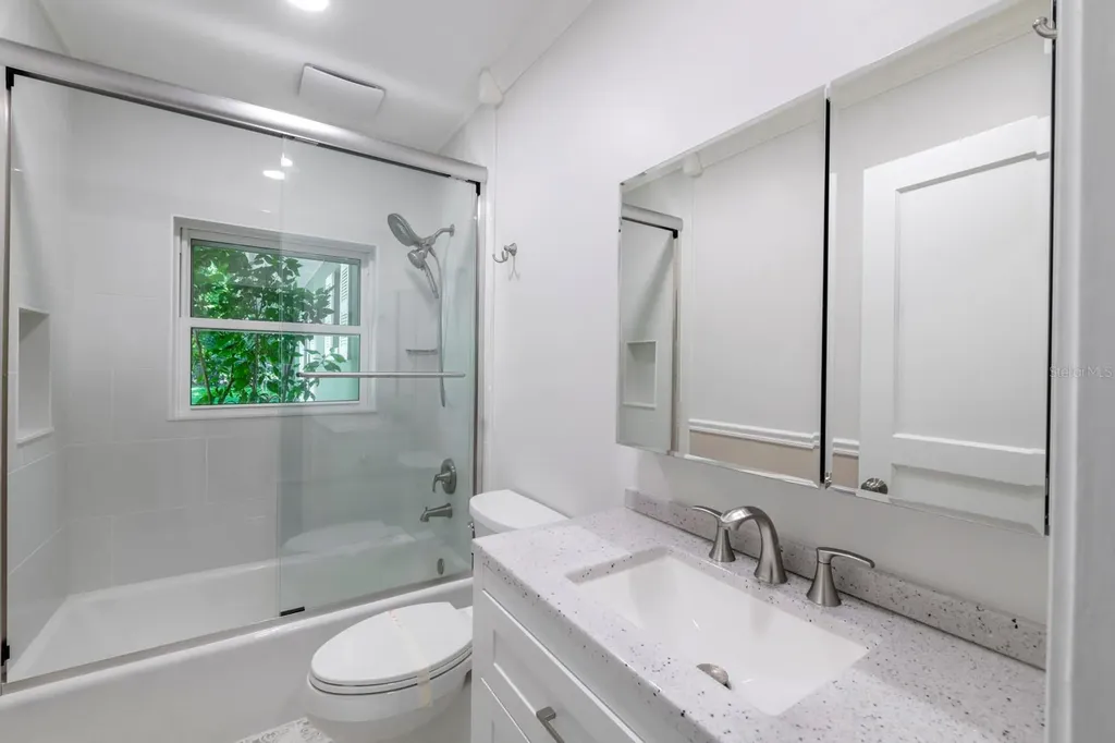 1210 N Donnelly Street Mount Dora FL 32757