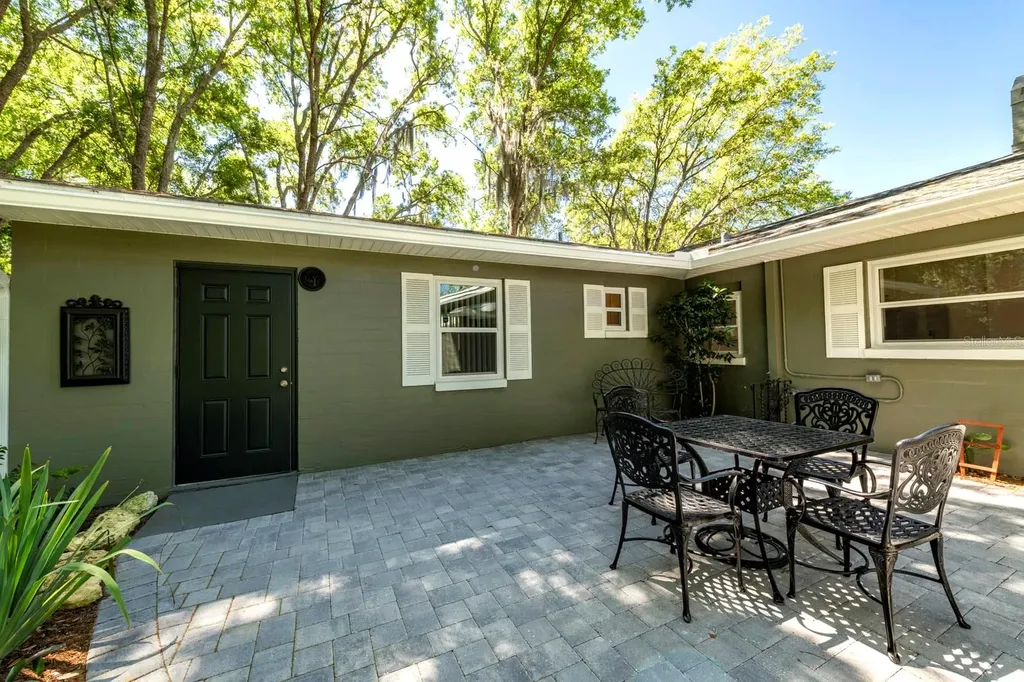 1210 N Donnelly Street Mount Dora FL 32757