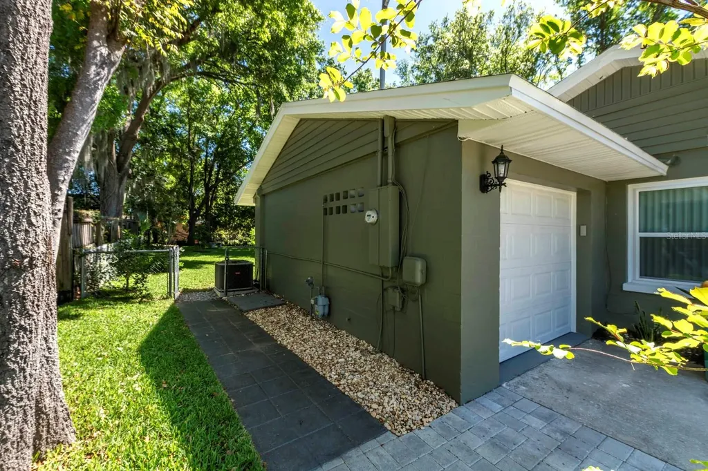 1210 N Donnelly Street Mount Dora FL 32757