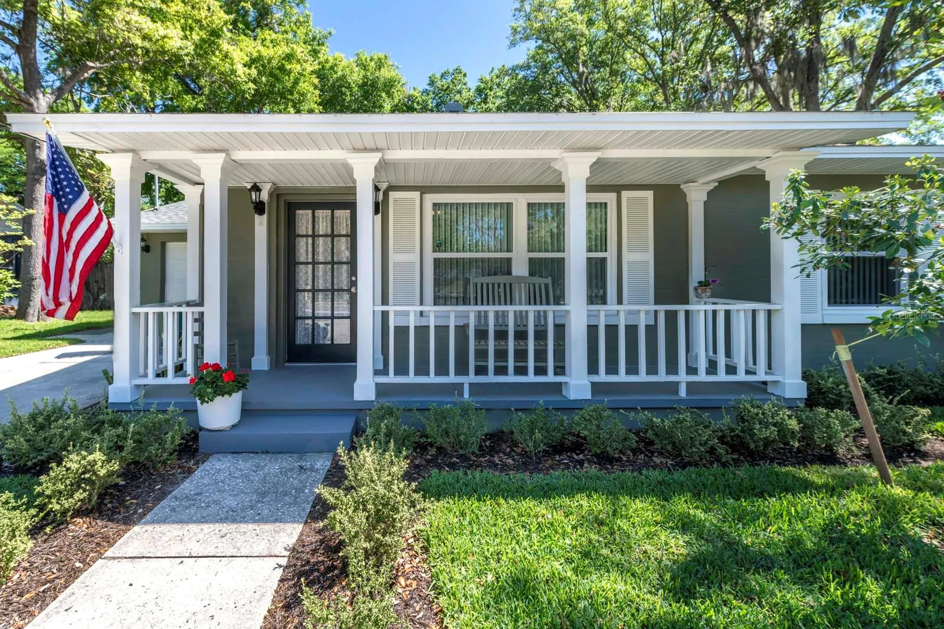 1210 N Donnelly Street Mount Dora FL 32757