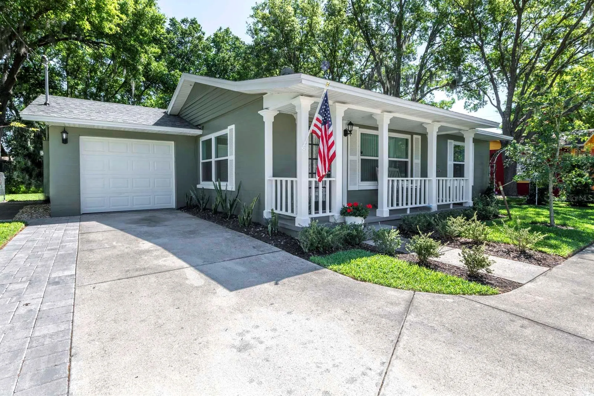 1210 N Donnelly Street Mount Dora FL 32757