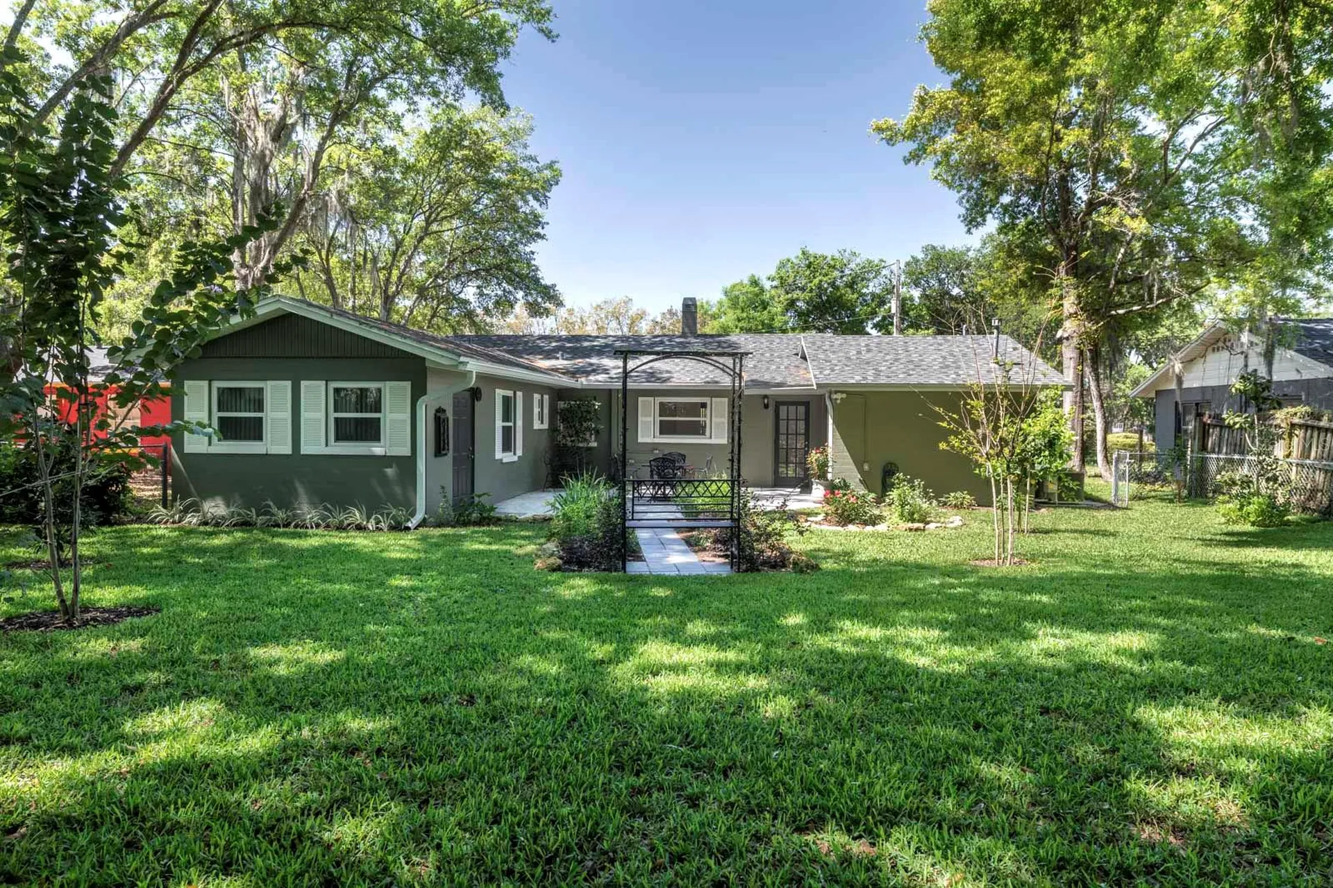 1210 N Donnelly Street Mount Dora FL 32757