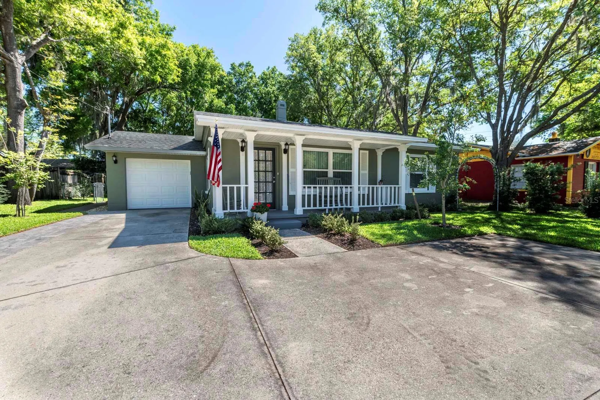 1210 N Donnelly Street Mount Dora FL 32757