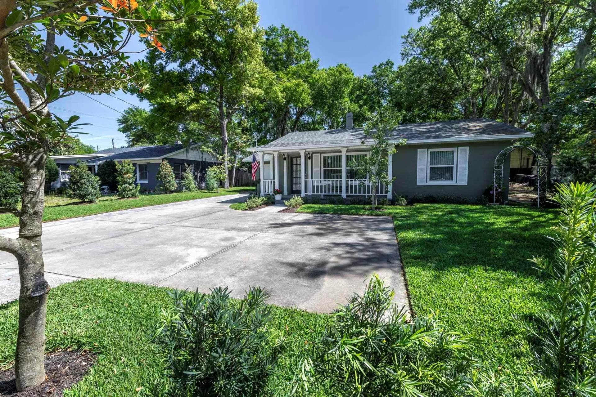 1210 N Donnelly Street Mount Dora FL 32757