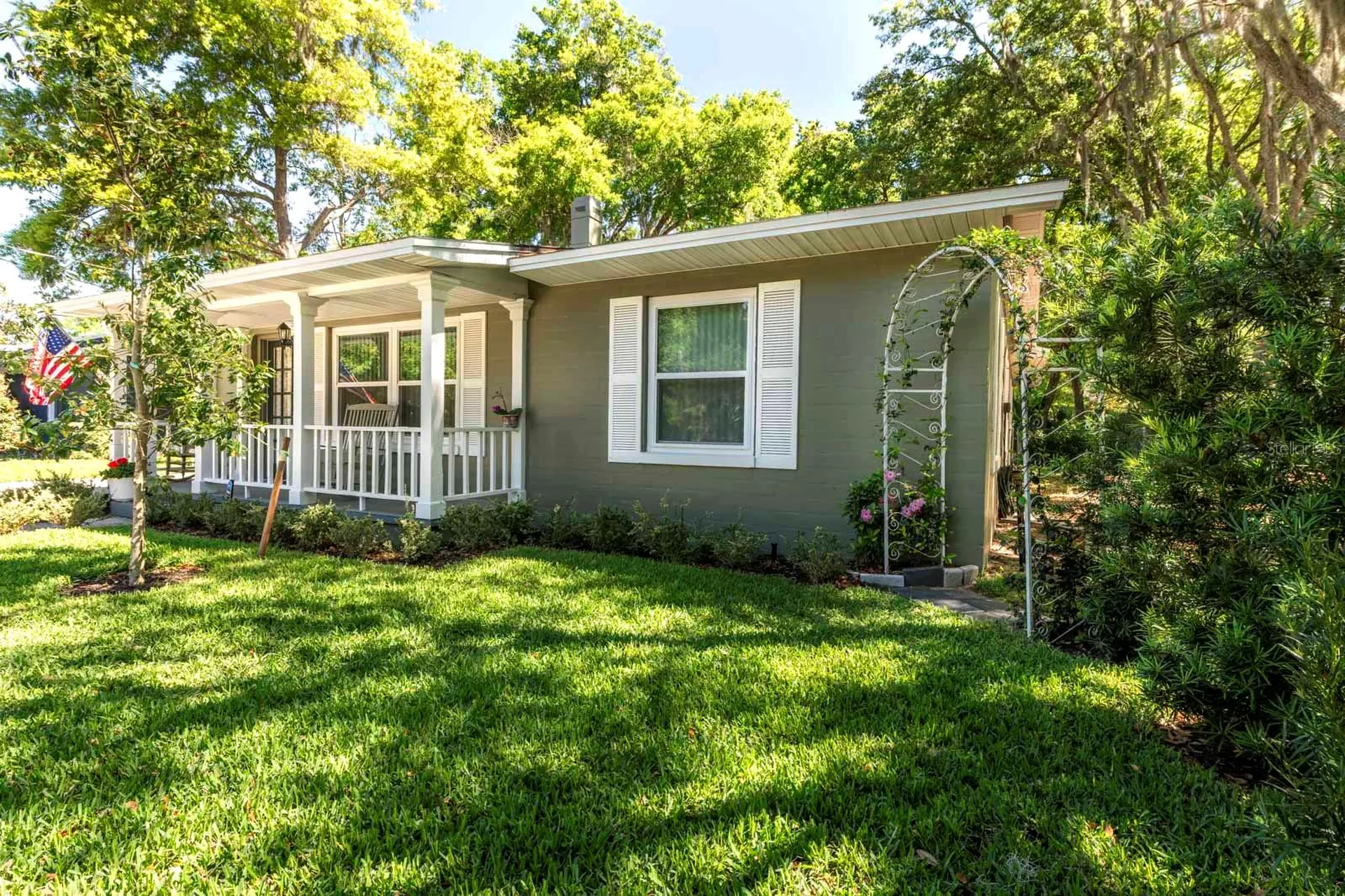 1210 N Donnelly Street Mount Dora FL 32757