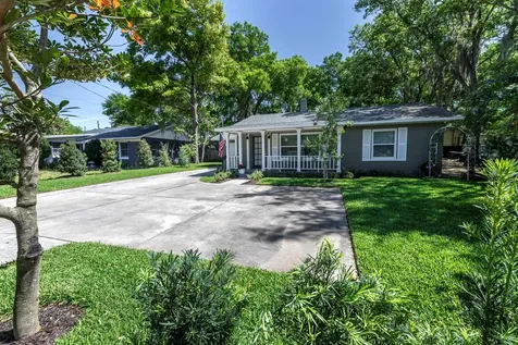 1210 N Donnelly Street Mount Dora FL 32757