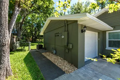 1210 N Donnelly Street Mount Dora FL 32757