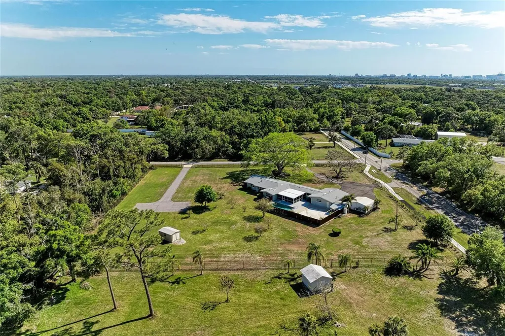 5310 N Tuttle Avenue Sarasota FL 34234