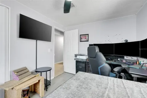 1009 E Hazzard Avenue Eustis FL 32726
