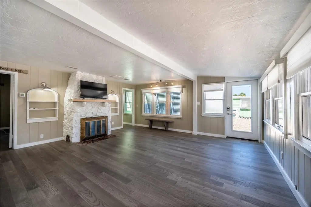 115 124th Avenue W Treasure Island FL 33706