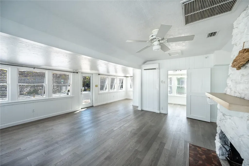 115 124th Avenue W Treasure Island FL 33706